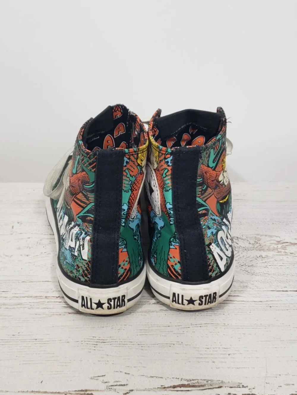 DC Comics  Aquaman  Graphic Art Super Hero Hi-Top Converse  Men's 9 Women's 11